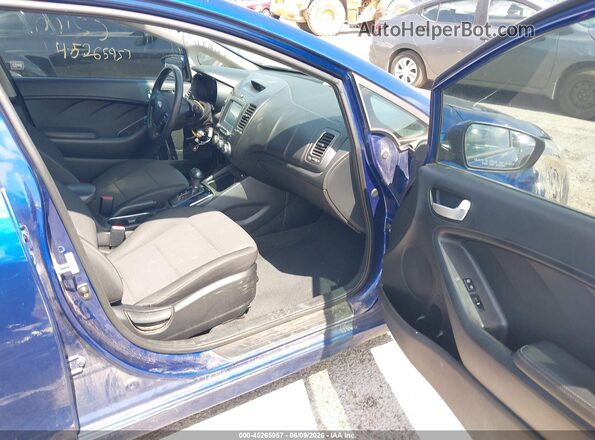 3KPFL4A72JE203131 2018 KIA FORTE Blue Vista interior delantera