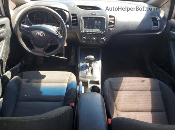 3KPFL4A72JE257139 2018 KIA FORTE White Widok deski rozdzielczej
