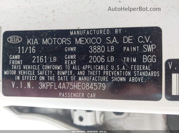 3KPFL4A75HE084579 2017 KIA FORTE White Widok komory silnika