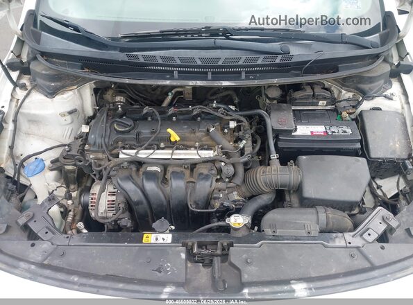 3KPFL4A75HE084579 2017 KIA FORTE White Widok z tyłu