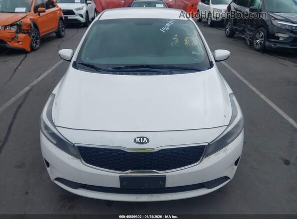 3KPFL4A75HE084579 2017 KIA FORTE White Widok z przodu