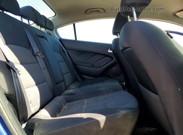 3KPFL4A76HE017456 2017 KIA FORTE Blue Widok tylnych siedzeń