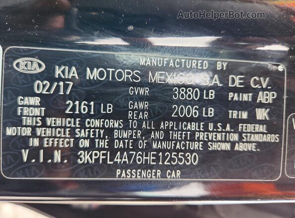 3KPFL4A76HE125530 2017 KIA FORTE Black Vista del compartimento del motor
