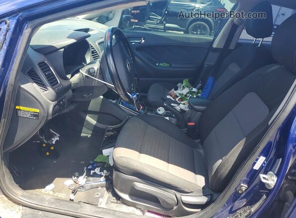3KPFL4A76HE144255 2017 KIA FORTE Blue Vista interior delantera