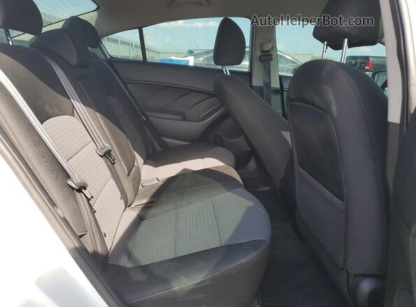 3KPFL4A76JE163622 2018 KIA FORTE Белый 