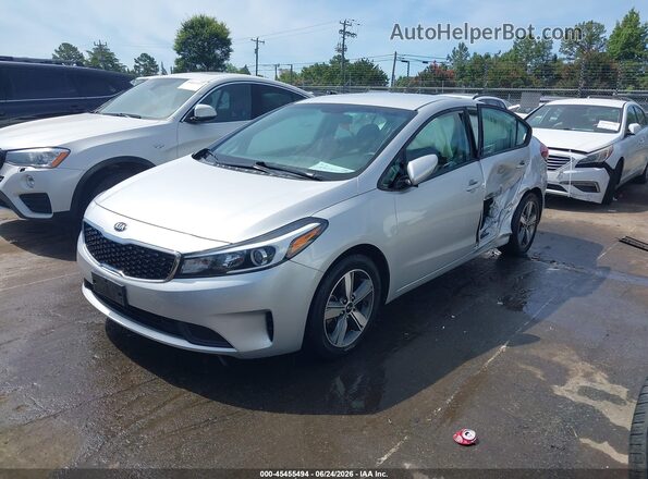 3KPFL4A76JE245270 2018 KIA FORTE Silver Vista tres cuartos delantera izquierda