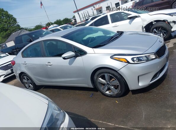 3KPFL4A76JE245270 2018 KIA FORTE Silver Vista interior trasera