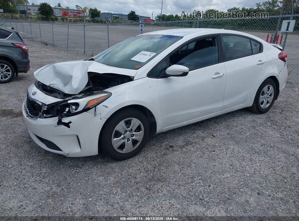 3KPFL4A77HE080811 2017 KIA FORTE White Vista tres cuartos delantera izquierda
