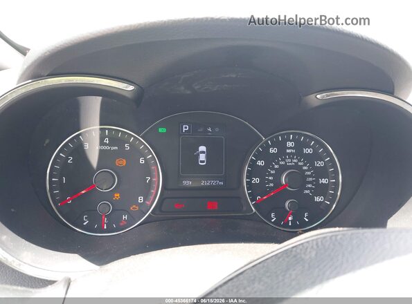 3KPFL4A77HE080811 2017 KIA FORTE White Vista de los asientos traseros