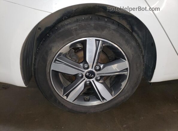 3KPFL4A77JE235394 2018 KIA FORTE White 