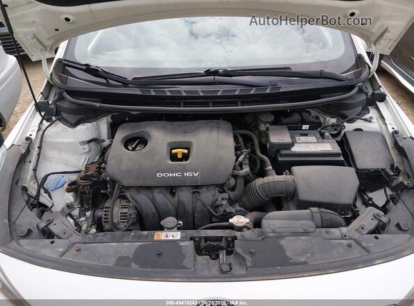 3KPFL4A78HE057599 2017 KIA FORTE White Widok z tyłu