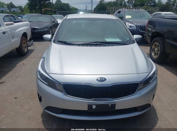 3KPFL4A78JE169888 2018 KIA FORTE Gray Widok z przodu