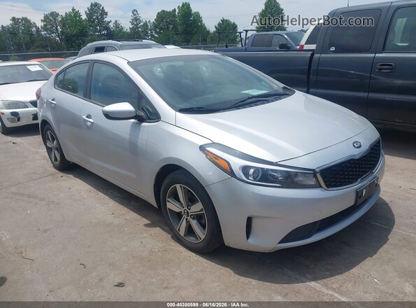3KPFL4A78JE169888 2018 KIA FORTE Gray Widok wnętrza z tyłu
