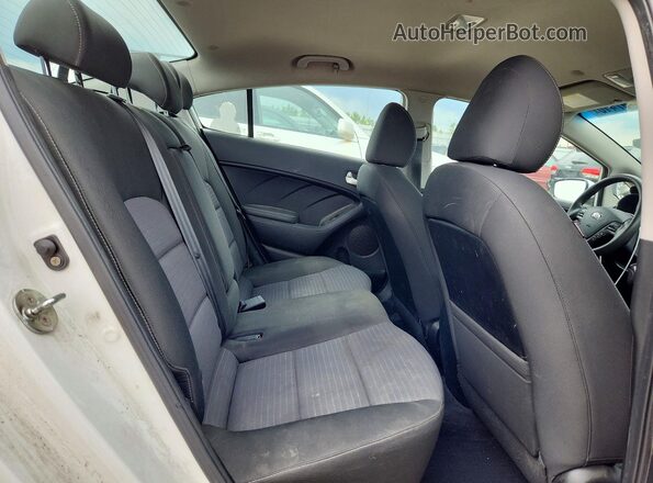 3KPFL4A78JE267271 2018 KIA FORTE White 