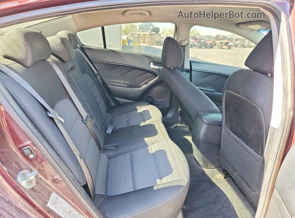 3KPFL4A79HE014809 2017 KIA FORTE Burgundy Widok tylnych siedzeń