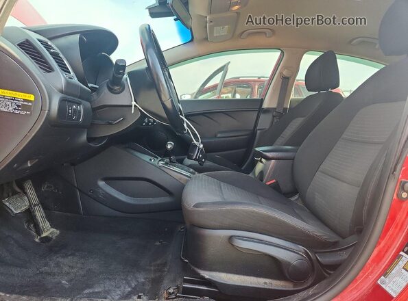 3KPFL4A79HE062780 2017 KIA FORTE Красный Вид салона спереди