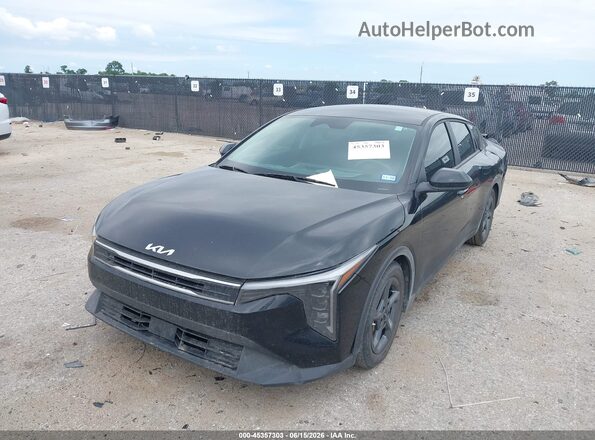 3KPFT4DE0SE024517 2025 KIA K4 Black Առջևի ձախ երեք քառորդ տեսարան