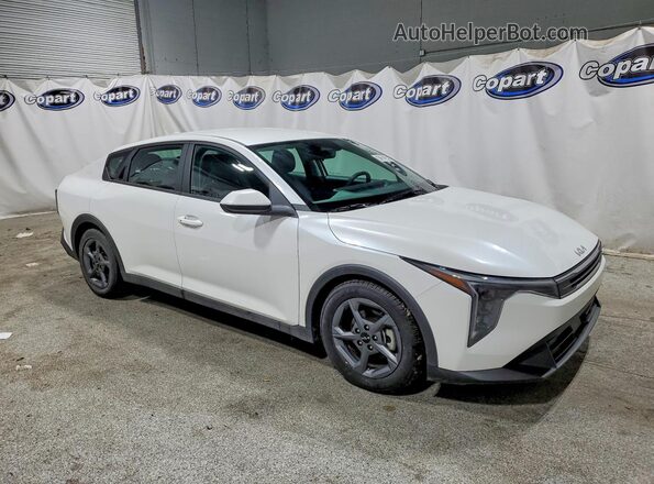 3KPFT4DE0SE103282 2025 KIA K4 White 