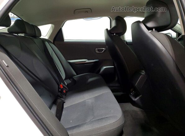 3KPFT4DE0SE103282 2025 KIA K4 White 