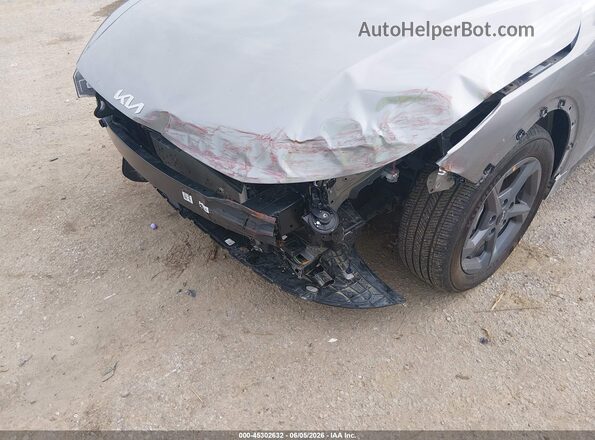 3KPFT4DE0SE206993 2025 KIA K4 Gray Դիմացի տեսք