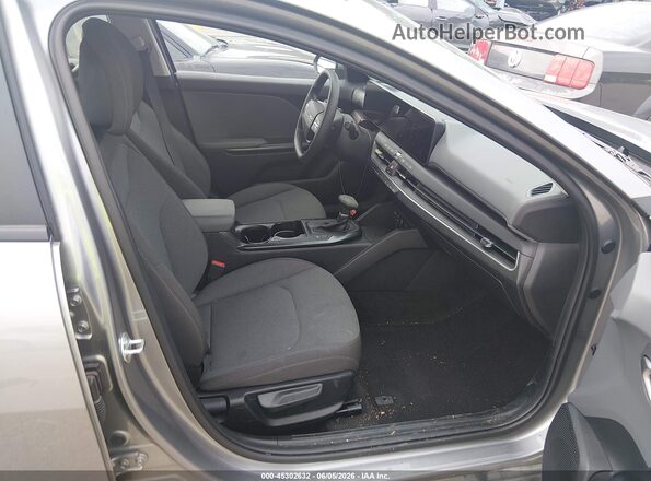 3KPFT4DE0SE206993 2025 KIA K4 Gray Սալոնի դիմացի տեսք