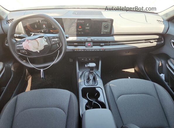 3KPFT4DE0SE219632 2025 KIA K4 White Առջևի վահանակի տեսք