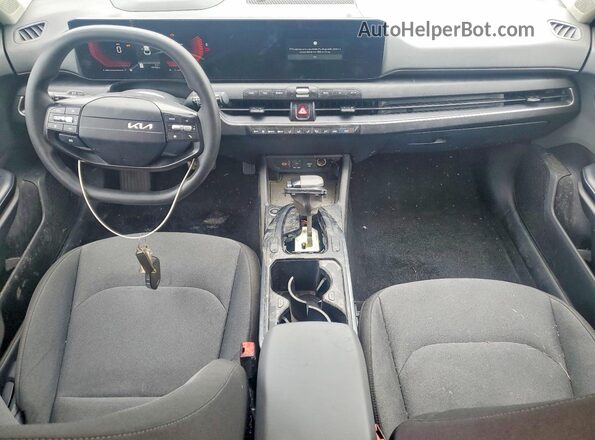3KPFT4DE1SE053542 2025 KIA K4 Black წინა პანელის ხედი