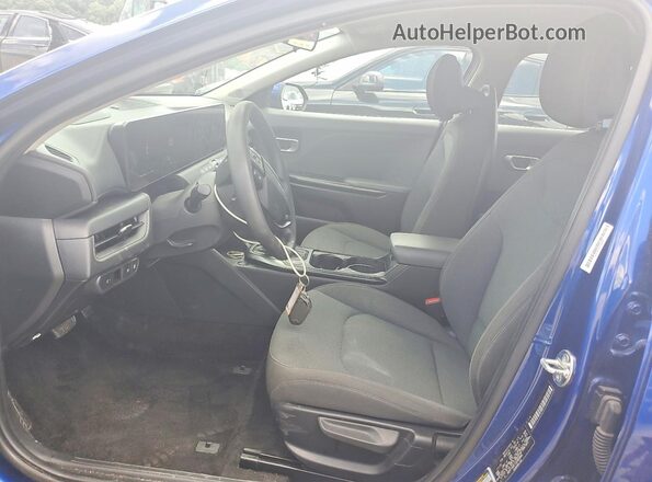 3KPFT4DE1SE060846 2025 KIA K4 Blue Вид салону спереду
