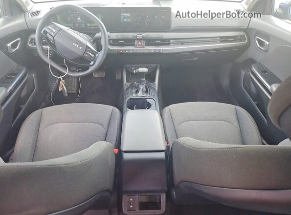 3KPFT4DE1SE060846 2025 KIA K4 Blue Вид панелі приладів
