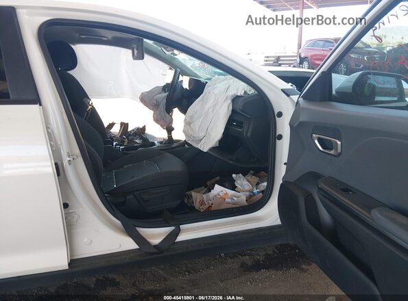 3KPFT4DE1SE089800 2025 KIA K4 White Widok wnętrza z przodu