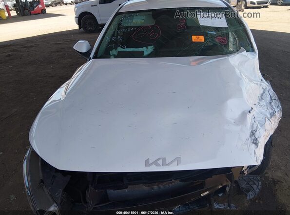 3KPFT4DE1SE089800 2025 KIA K4 White Widok z tyłu