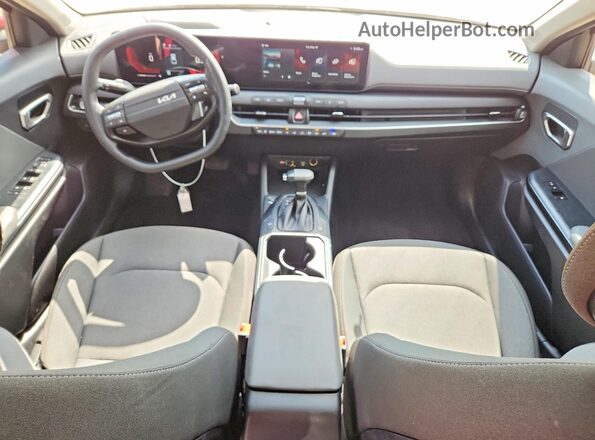3KPFT4DE1SE154841 2025 KIA K4 Red Вид панелі приладів