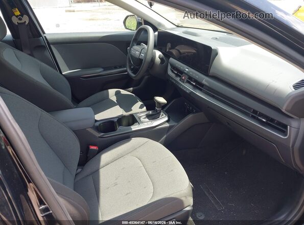 3KPFT4DE1SE203259 2025 KIA K4 Black Вид салону спереду