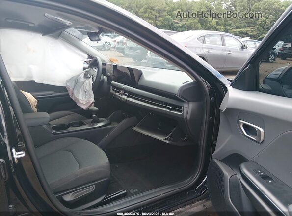 3KPFT4DE1SE213063 2025 KIA K4 Черный Вид салона спереди