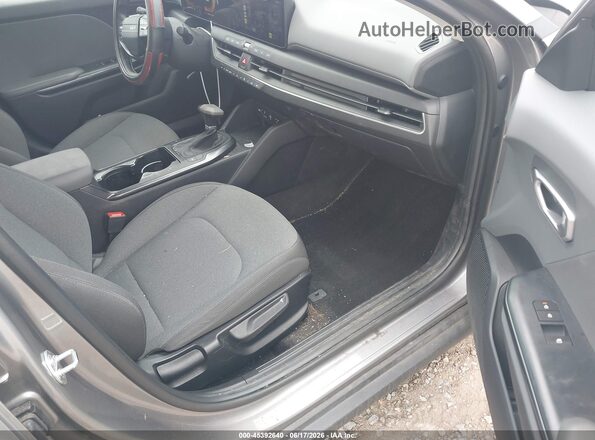 3KPFT4DE2SE014099 2025 KIA K4 Silver Vista interior delantera