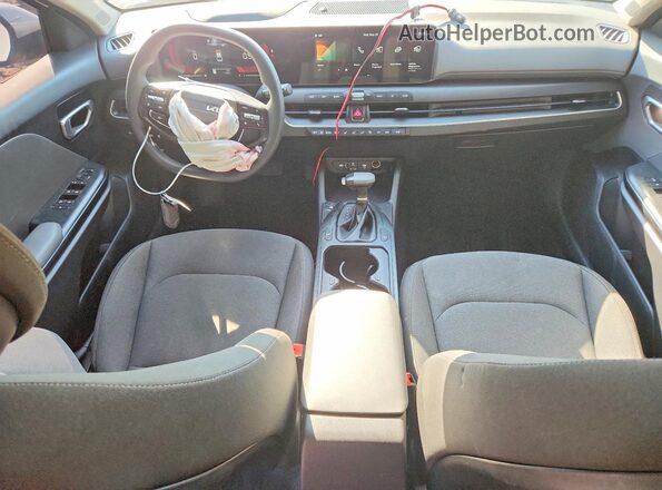 3KPFT4DE2SE066185 2025 KIA K4 White Widok deski rozdzielczej