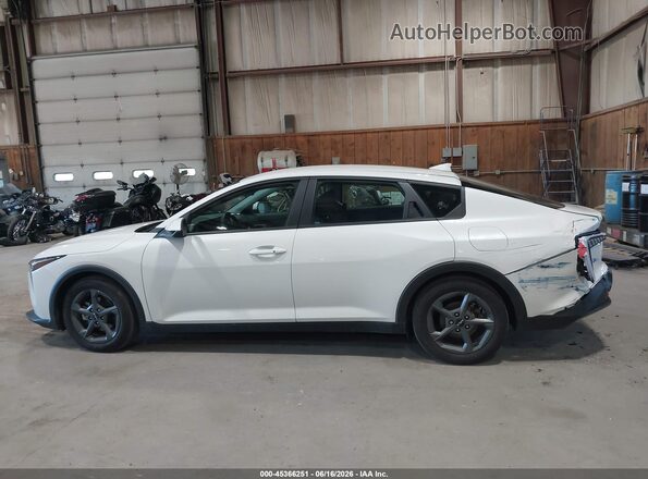 3KPFT4DE2SE089577 2025 KIA K4 White Панорамний вид салону 360°