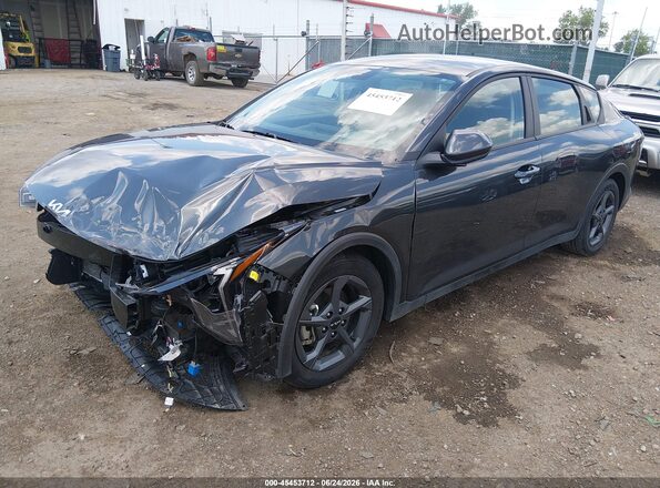 3KPFT4DE2SE109939 2025 KIA K4 Gray Vista tres cuartos delantera izquierda
