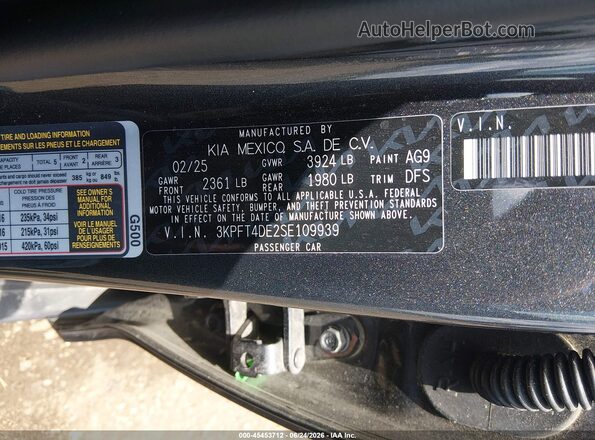 3KPFT4DE2SE109939 2025 KIA K4 Gray Vista del compartimento del motor