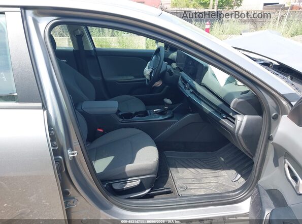 3KPFT4DE2SE135425 2025 KIA K4 Gray Вид салону спереду