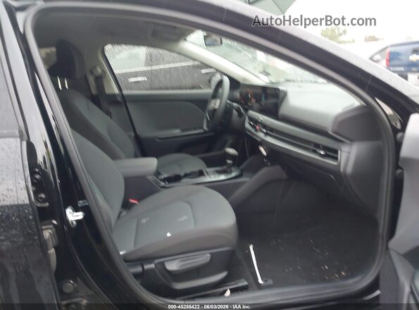3KPFT4DE2SE194703 2025 KIA K4 Black Вид салону спереду