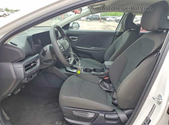 3KPFT4DE2TE255484 2026 KIA K4 White Widok wnętrza z przodu