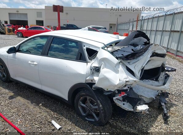 3KPFT4DE3SE020753 2025 KIA K4 White Widok z przodu