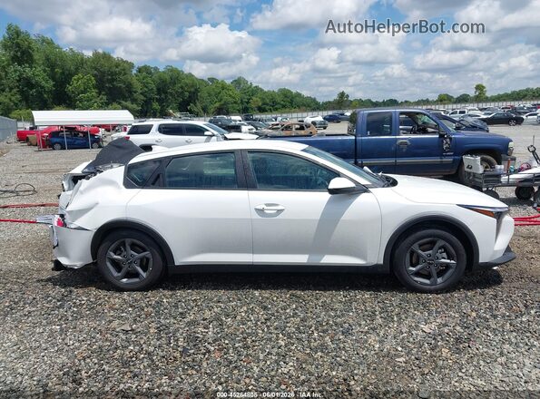 3KPFT4DE3SE020753 2025 KIA K4 White Widok wnętrza z tyłu