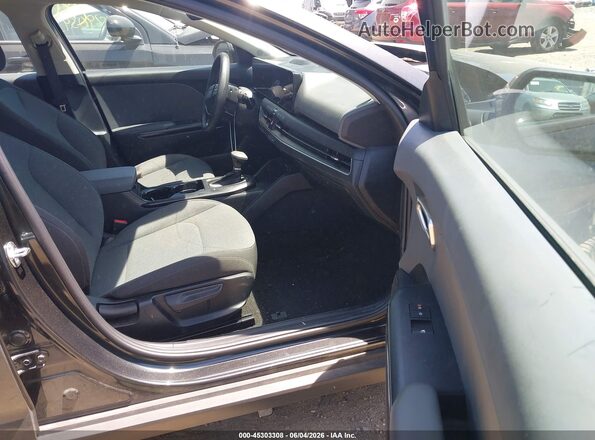 3KPFT4DE4SE018414 2025 KIA K4 Black Սալոնի դիմացի տեսք