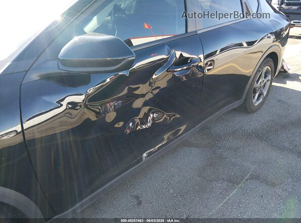 3KPFT4DE4SE120991 2025 KIA K4 Black Front view