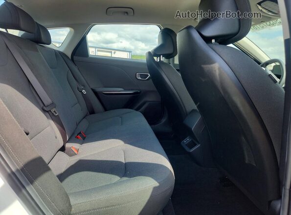 3KPFT4DE5SE101849 2025 KIA K4 White Widok tylnych siedzeń
