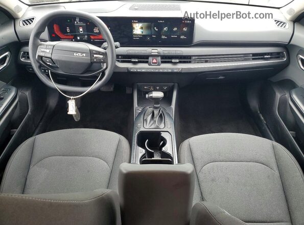 3KPFT4DE5SE121633 2025 KIA K4 White Widok deski rozdzielczej