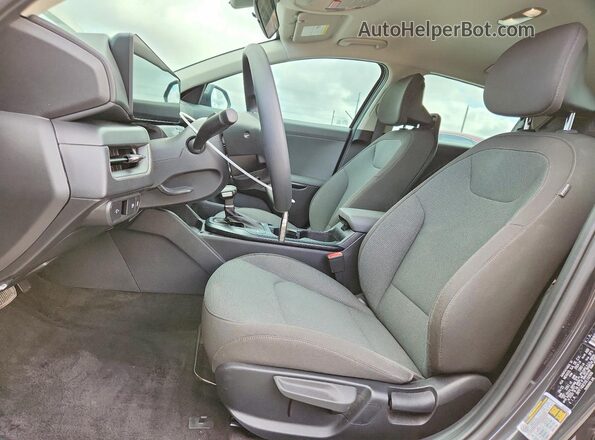 3KPFT4DE5SE132938 2025 KIA K4 Gray Вид салону спереду