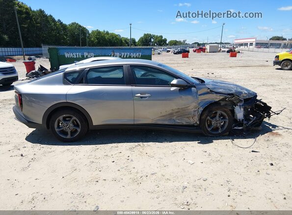 3KPFT4DE5SE177541 2025 KIA K4 Silver Սալոնի 360 աստիճան տեսք